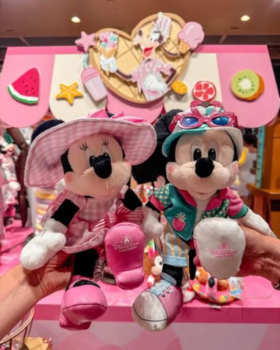 Thiên đường mua sắm tại Disneytown với những món quà lưu niệm đặc trưng