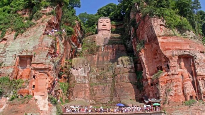 Thời điểm lý tưởng để thưởng ngoạn Lạc Sơn Đại Phật là từ tháng 4 đến tháng 10