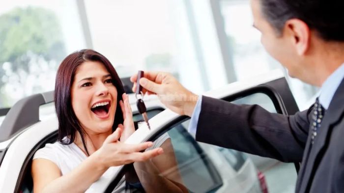 Hướng dẫn xem ngày mua xe tháng 8/2025 hợp tuổi