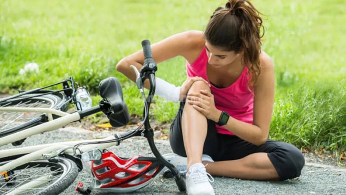 Nằm mơ thấy bị ngã khi ngồi sau yên xe đạp