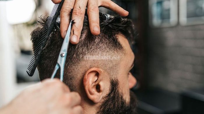 Xem lịch cắt tóc tháng 12/2025 tính theo âm lịch