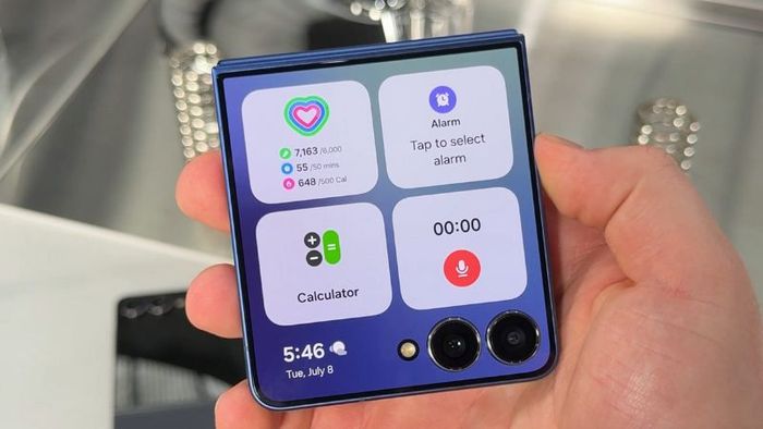 Trực tiếp trải nghiệm Galaxy Z Flip 7