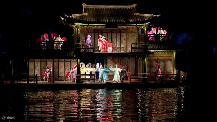 Trải nghiệm show diễn 