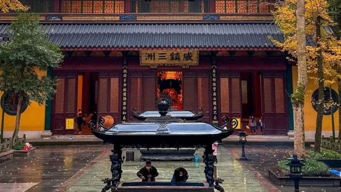 Khám phá không gian tâm linh cổ kính tại chùa Linh Ẩn