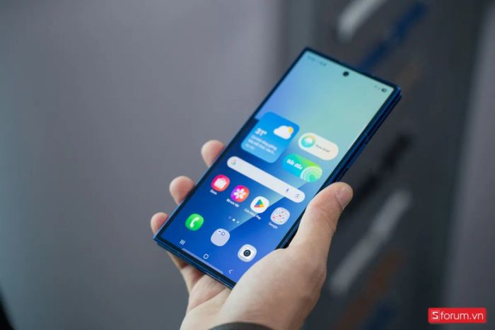 Công nghệ Gorilla Glass Ceramic 2 được ứng dụng để bảo vệ màn hình phụ trên Galaxy Z Fold7