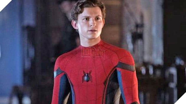 Tài tử Tom Holland trong trang phục biểu tượng của Người Nhện
