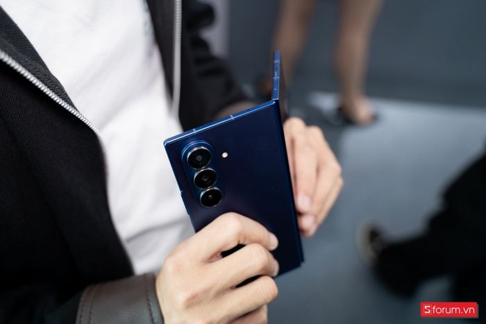 Samsung buộc phải cắt giảm lợi nhuận để ổn định giá bán Galaxy Z Fold7