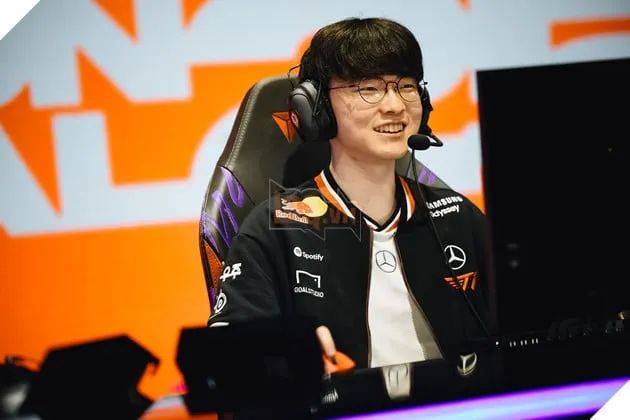 Cộng đồng LMHT đang xôn xao trước hình ảnh một cô gái có ngoại hình giống hệt Faker đến khó tin