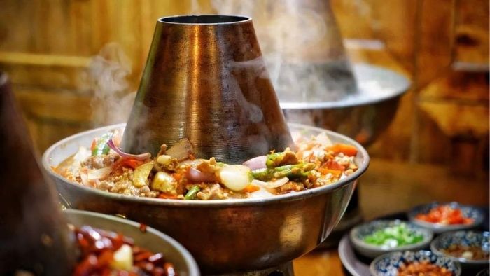 Lẩu gà - món ăn lý tưởng cho mùa đông lạnh giá ở Cáp Nhĩ Tân