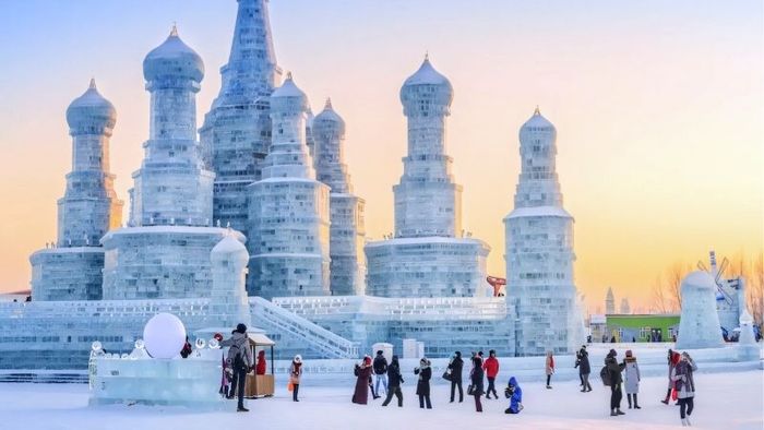 Thưởng ngoạn các kiệt tác điêu khắc băng tại lễ hội băng tuyết quốc tế