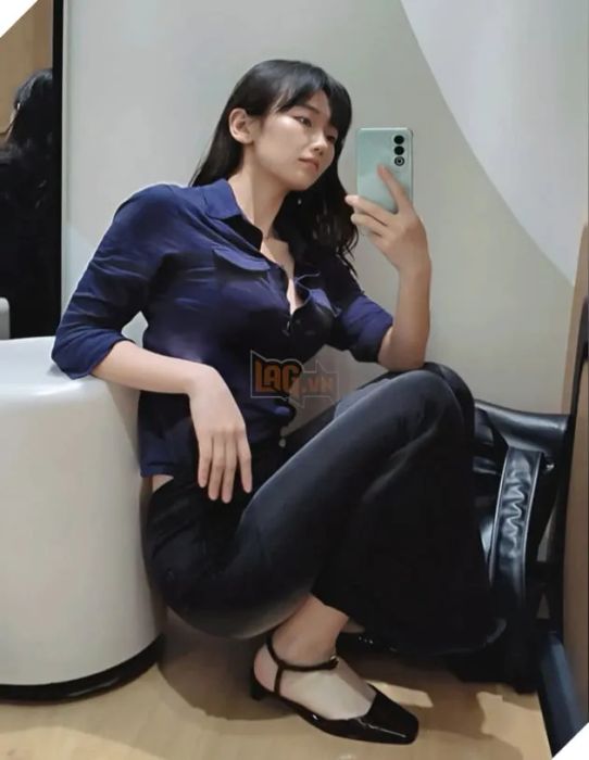 Game thủ LMHT không khỏi bất ngờ khi chứng kiến cô gái có vẻ ngoài như bản sao của Faker