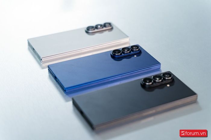 Samsung Galaxy Z Fold 7 có bao nhiêu phiên bản màu? Đâu là tông màu đẹp nhất năm 2025?