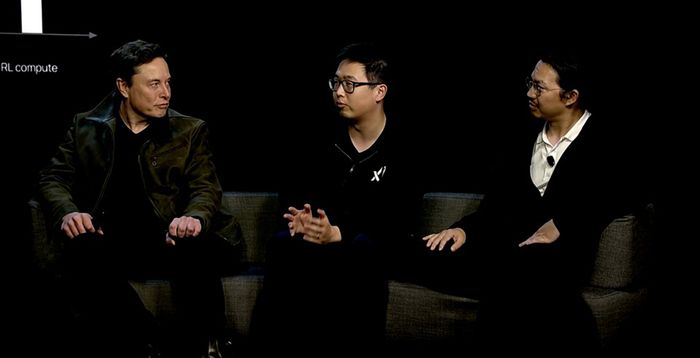 Elon Musk nhiệt tình trình diễn các tính năng của Grok 4 tại buổi lễ công bố