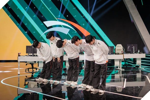 Người hâm mộ bày tỏ sự bức xúc trước màn trình diễn xuống dốc của HLE tại EWC.