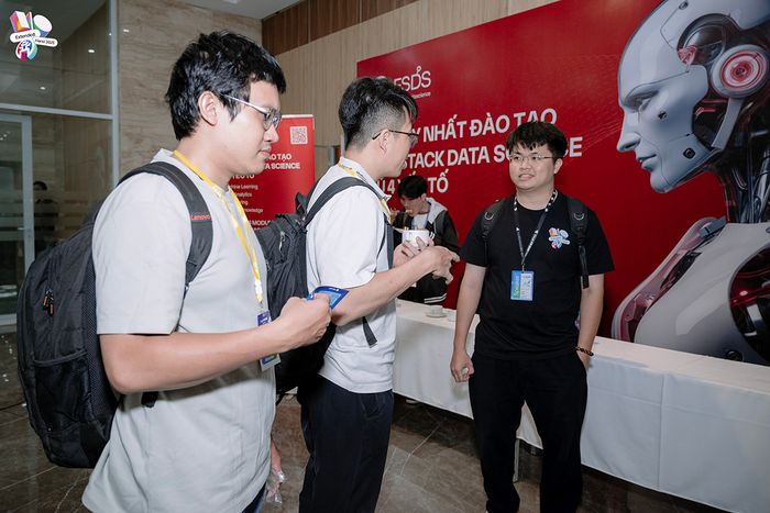 Các gian hàng tương tác nhận được sự chú ý lớn từ khách tham quan