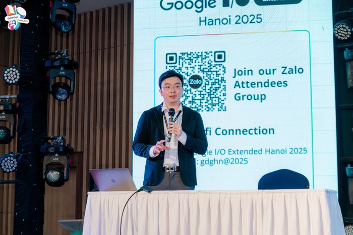 Anh Bá Ngọc - GDE về AI/ML, chủ trì phiên thực hành Codelab: From Fiction to Fact: Grounding LLMs for Reliable Apps