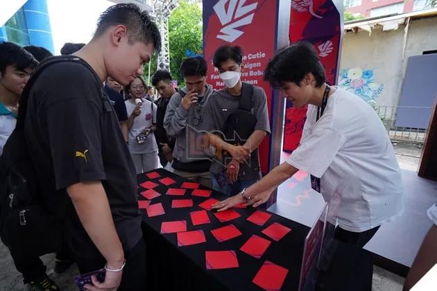VCS LMHT 2025: Không khí sôi động tràn ngập đấu trường Bán kết 11