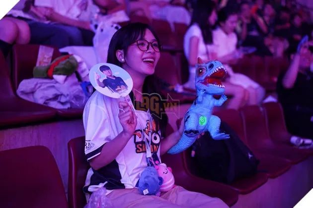 VCS LMHT 2025: Sân khấu bùng nổ trong ngày Bán kết 20