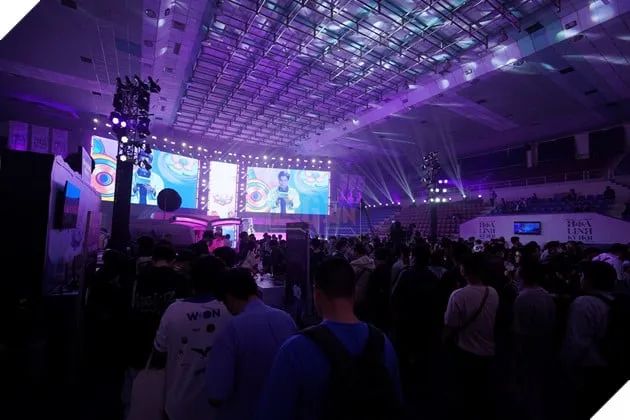 VCS LMHT 2025: Sân khấu bùng cháy trong ngày Bán kết 15