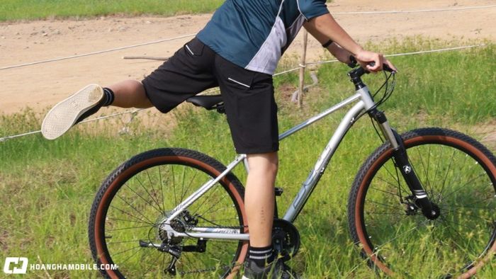 top-11-xe-dap-the-thao-nu-chinh-hang-dep-chat-luong-nen-mua-nhat-3