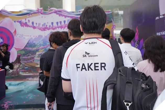 Ngay cả Faker cũng không thể cưỡng lại sức hút mãnh liệt của trận Chung kết ON Live VCS 2025