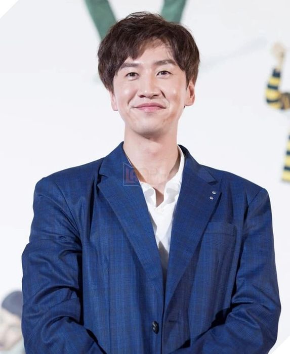 Nam diễn viên Lee Kwang Soo chính thức vào vai chính của bộ phim điện ảnh mang tên 'Tay Anh Giữ Một Vì Sao'.