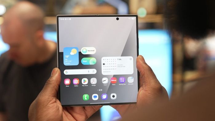 Khả năng chịu lực đáng kinh ngạc của màn hình Galaxy Z Fold7