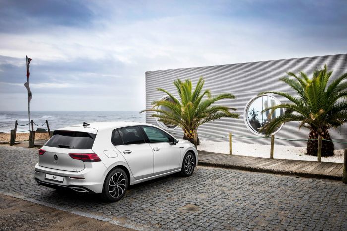 VW Golf 1.5 eTSI Life (1).jpg