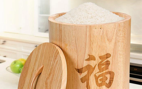 Bí quyết hút lộc tháng 6 nhuận - Đổ đầy hũ gạo