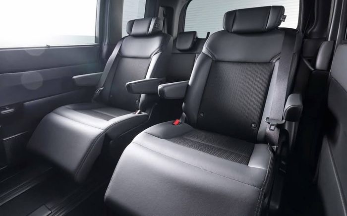 Honda StepWGN Spada eHEV 4.jpg