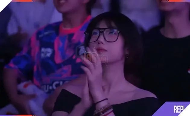 Khái niệm Flashing Fangirl: Sự chuyển mình từ ý nghĩa tiêu cực đến trào lưu hâm mộ hiện đại 2