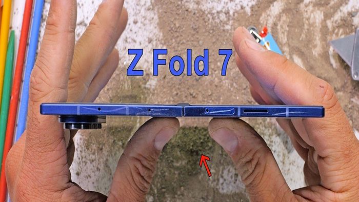 Đánh giá khả năng chống chịu của Galaxy Z Fold7