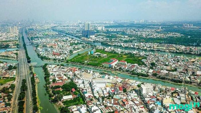 Thị trường bất động sản Quận 4 được dự báo sẽ cần nửa năm đến một năm để ổn định giá trị sau khi hoàn tất quá trình sáp nhập
