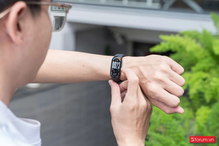 Trải nghiệm thực tế Xiaomi Band 10: Màn hình lớn hơn, thời lượng pin lên đến 21 ngày