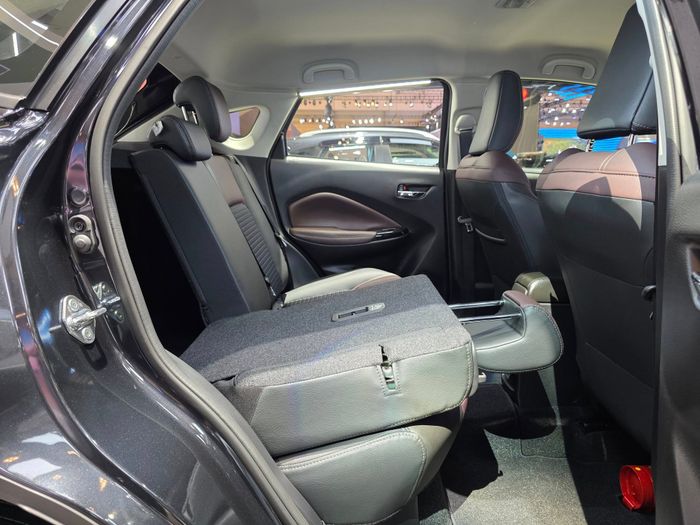 Suzuki FRONX 2025 11.jpg
