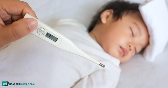 nhiet-do-tre-so-sinh-bi-sot-hinh-anh