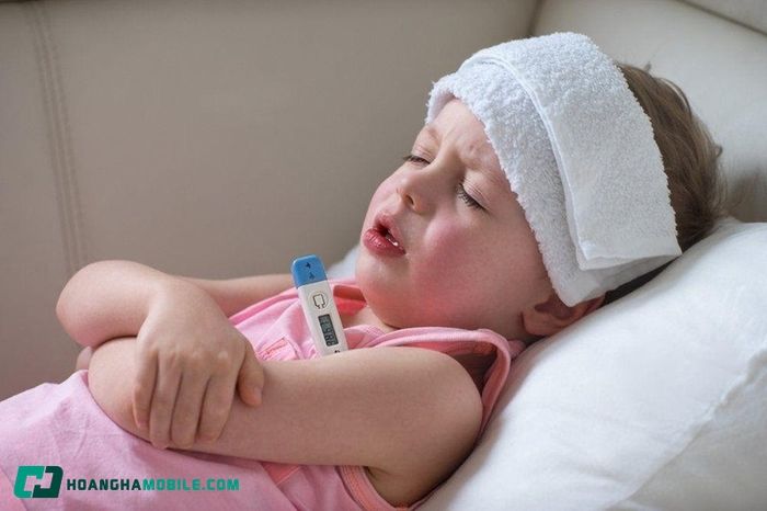 dau-hieu-tre-so-sinh-bi-sot-hinh-anh