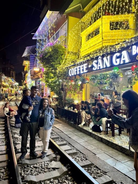 Khám phá phố cà phê ven đường sắt Hà Nội: Trải nghiệm một không gian đặc biệt cạnh đường ray số 9