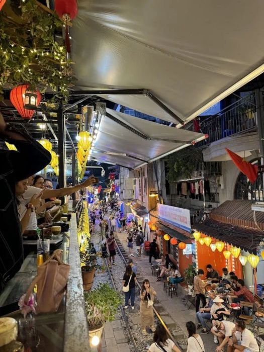 Phố cà phê đường sắt Hà Nội: Khám phá trải nghiệm một không hai ngay cạnh đường ray xe lửa