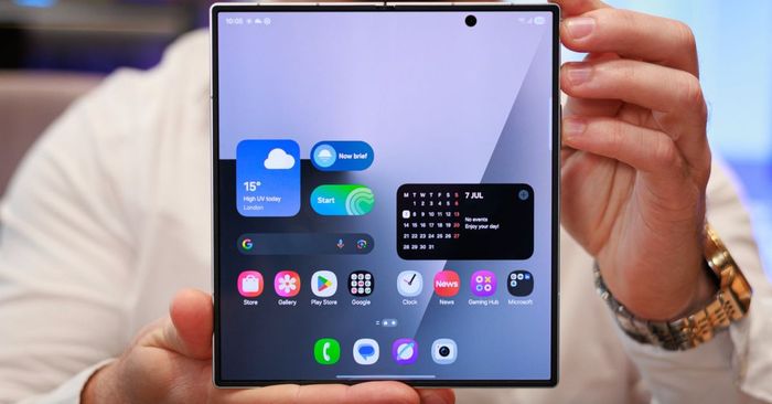 dòng smartphone gập có thiết kế mỏng nhẹ nhất hành tinh