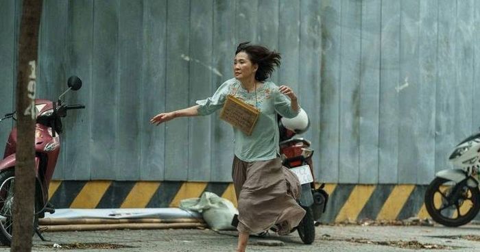 Hồng Đào nhập vai bà Hạnh một cách tự nhiên đến mức khó tin, khiến khán giả không thể rời mắt và đồng cảm sâu sắc