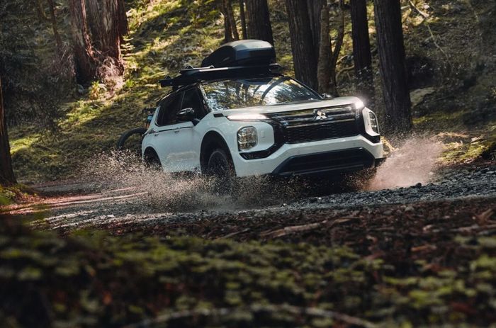 2025-Mitsubishi-Outlander-Trail-Edition 5.jpg