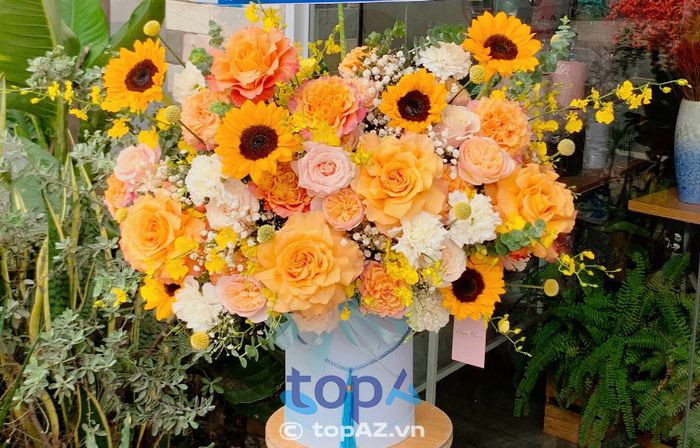 Mẫu giỏ hoa hướng dương kết hợp sắc cam chúc mừng khai trương tại Mỹ Tho