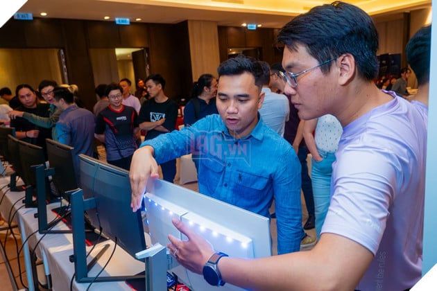 Philips Chính Thức Giới Thiệu Thế Hệ Màn Hình LCD Đột Phá Tại Thị Trường Việt Nam
