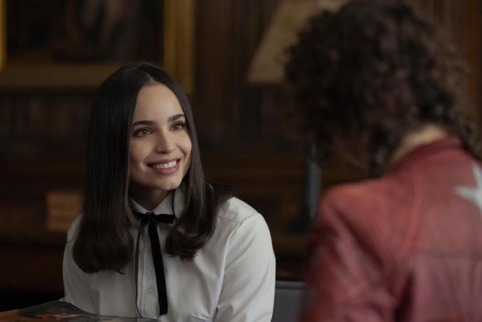 Khán giả thường gọi Sofia Carson với danh xưng trìu mến 'nữ hoàng phim lãng mạn' của Netflix