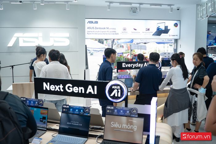 Năm 2025 đánh dấu sự phát triển mạnh mẽ của ASUS với chuỗi cửa hàng và không gian trải nghiệm dành cho người dùng Việt