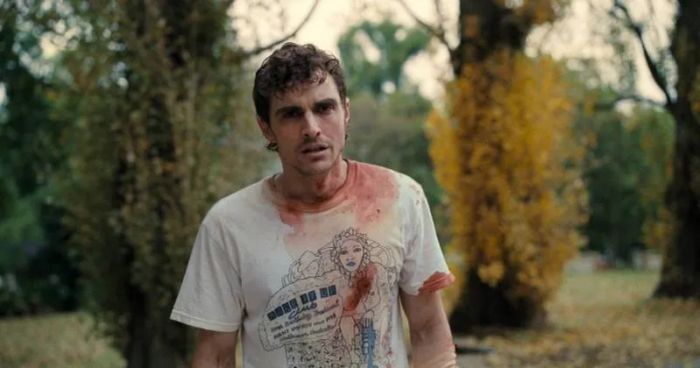 Tác phẩm này thường xuyên được đặt lên bàn cân so sánh với những kiệt tác điện ảnh như The Thing và The Substance