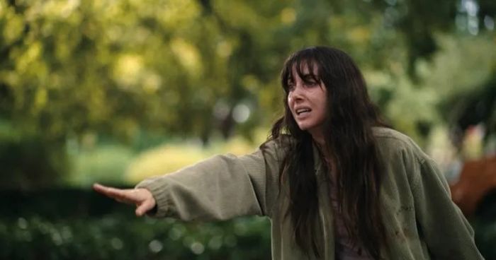 Dính Lẹo là tác phẩm điện ảnh pha trộn ba yếu tố: kinh dị dị thường, tình cảm éo le và chất hài đen tối.