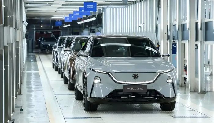Mazda EZ-60.jpg