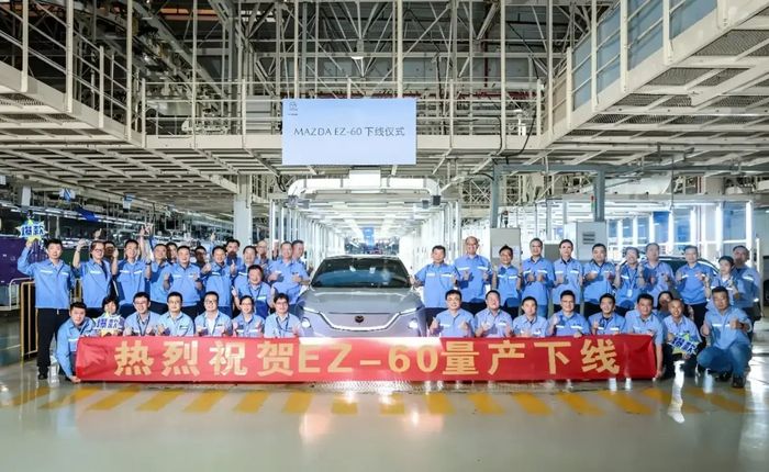 Mazda EZ-60 2.jpg